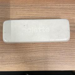 Estuche para lentes con lentes white, segundo informou Vrije Universiteit Brussel (VUB) usando iLost