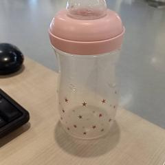 Kojenecká láhev Rose en plastique, jak nahlášeno IKEA Toulouse pomocí iLost