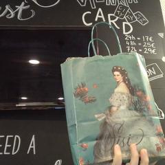 İLost kullanarak MEININGER Hotel Vienna Downtown Franz tarafından bildirildiği gibi Handbag