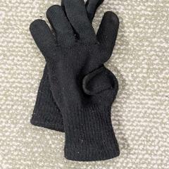 Gloves, as reported by Pathé Helmond using iLost