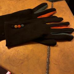 Guanti, come riportato da Café Leentje utilizzando iLost