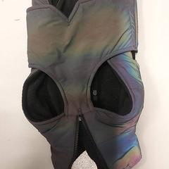 衣類 - Hondenjasje がiLostで Regio West-Vlaanderen によって報告されました