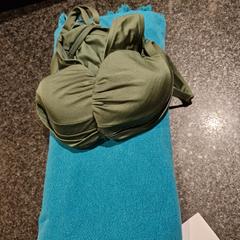 タオル & ビキニ がiLostで Van der Valk Spier-Dwingeloo によって報告されました