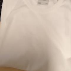 Tshirt, segons ha informat Mövenpick Hotel Amsterdam City Centre mitjançant iLost