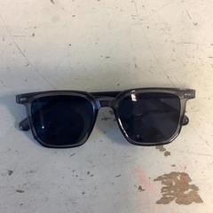 Solglasögon, rapporterat av Artis med iLost