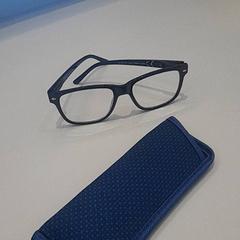 Lentes, segundo informou Van der Valk Hotel Schiphol usando iLost