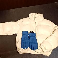 Glove & Jacket White jacket, ha sido reportado por Mövenpick Hotel Amsterdam City Centre con iLost