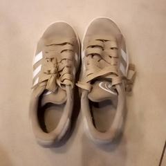 Des chaussures, a été signalé par Leonardo Royal Hotel Amsterdam utilisant iLost