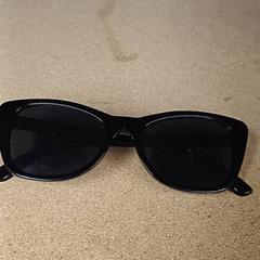 Sunglasses, as reported by Qbuzz GD Groningen Peizerweg using iLost
