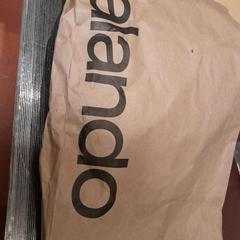 Embalagens Zalando, como reportado por TCL utilizando o iLost