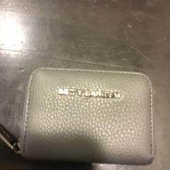 Carteira, como reportado por U-OV Utrecht utilizando o iLost