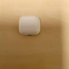 Eirpods, segons ha informat Mövenpick Hotel Amsterdam City Centre mitjançant iLost