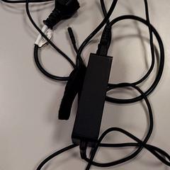 Laptop-ladegerät, gemeldet von Vrije Universiteit Amsterdam über iLost