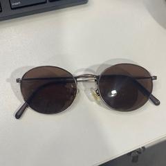 Eguzkitako betaurrekoak Bruin, gisa salatu by TU/e - Receptie MetaForum iLost erabiliz