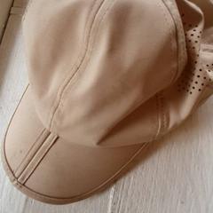 Gorra Beige, ha sido reportado por DierenPark Amersfoort con iLost