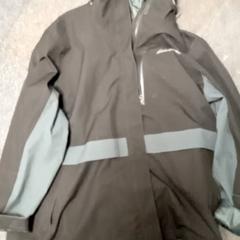 Casaco, como reportado por Mövenpick Hotel Amsterdam City Centre utilizando o iLost