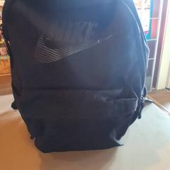 Batoh Zwart Nike, jak nahlášeno Familiepark Drievliet pomocí iLost