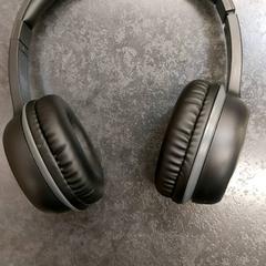 Headphones, as reported by Rotterdam The Hague Airport using iLost