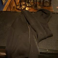 Veste Zwart, come riportato da Café Leentje utilizzando iLost
