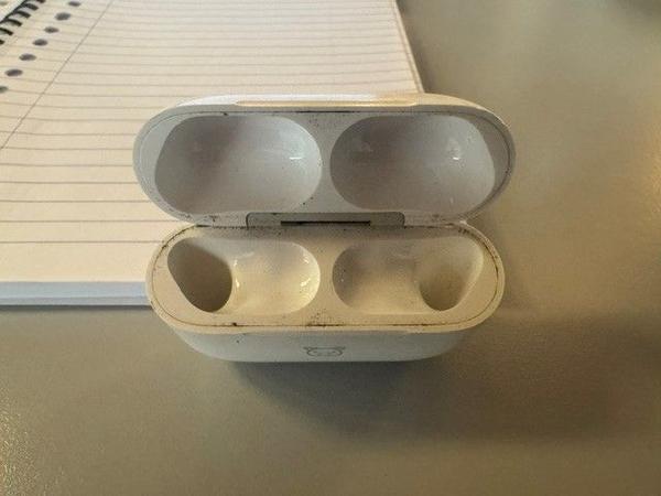 Headphone case apple