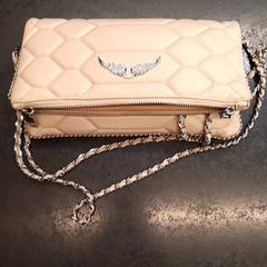 Bolso de dama, segundo informou Rotterdam The Hague Airport usando iLost