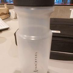 Drikkeflaske drinkfles, som rapportert av TU/e - Receptie Neuron ved bruk av iLost