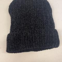 قبعة صغيرة، كما تم الإبلاغ عنه بواسطة HTM عبر iLost