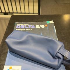 Libro de estudo & Estuche Blauw, segundo informou Universiteit Gent - Faculteitsbibliotheek LW usando iLost