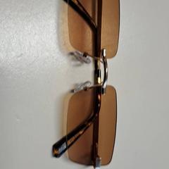 Ulleres de sol, segons ha informat Connexxion Haarlem IJmond mitjançant iLost