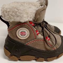 くつ がiLostで IKEA Saint-Etienne によって報告されました