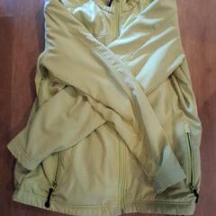Jacket Geelgroen, as reported by Familiepark Drievliet using iLost