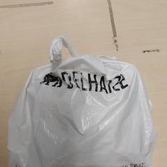 حقائب حمل وحقائب اليد - plastiek tas، كما تم الإبلاغ عنه بواسطة Regio Oost-Vlaanderen عبر iLost