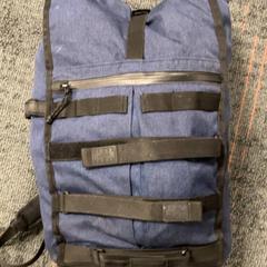 バックパック がiLostで Connexxion Amstelland-Meerlanden Schiphol Zuid によって報告されました