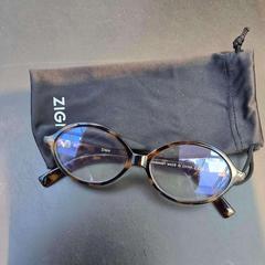 Okulary met Brillenzakje, bruin, zgłoszono przez Universiteit Gent - Faculteitsbibliotheek LW przy użyciu iLost