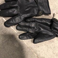 Hansker, som rapportert av Internationaal Theater Amsterdam ved bruk av iLost