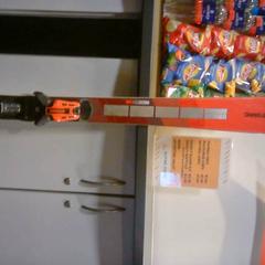 Ski skis, segons ha informat SnowWorld Landgraaf mitjançant iLost