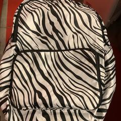 Backpack، كما تم الإبلاغ عنه بواسطة MEININGER Hotel Bordeaux Gare Saint-Jean عبر iLost