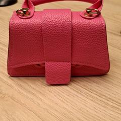 Bolso de mano, ha sido reportado por IKEA Montpellier con iLost