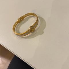 Sieraad Goud met diamantjes، كما تم الإبلاغ عنه بواسطة Pathé de Kuip عبر iLost