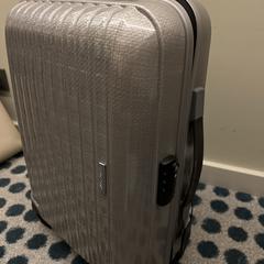 Wheeled suitcase (Samsonite trolley), segons s'ha informat a iLost