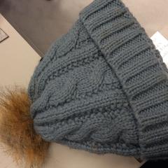 Blau Mütze, gemeldet von MEININGER Hotel Berlin Airport über iLost