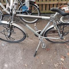 Bicikli Gazelle Grijs, kapot zadel, amint azt Fietsdepot Meierijstad az iLost segítségével jelentette.