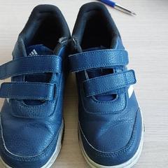 Ropa - Schoenen, ha sido reportado por Regio Limburg - Leuven con iLost