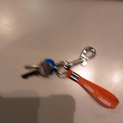 Chaves Oranje band met shot erop, como reportado por LUMC utilizando o iLost