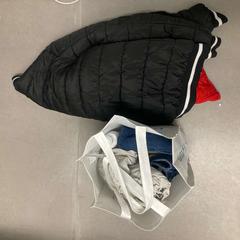 洋服 Black がiLostで Vienna House Easy by Wyndham Amsterdam Airport によって報告されました