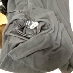 Suéter, ha sido reportado por Mövenpick Hotel Amsterdam City Centre con iLost