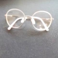 Ulleres Licht roze, segons ha informat Apenheul mitjançant iLost