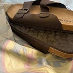 Sandal, as reported by Hotel V Fizeaustraat using iLost