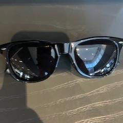 サングラス がiLostで Johan Cruijff ArenA によって報告されました