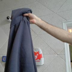 Vestiario Hoodie Blue, come riportato da MEININGER Hotel Berlin Central Station utilizzando iLost